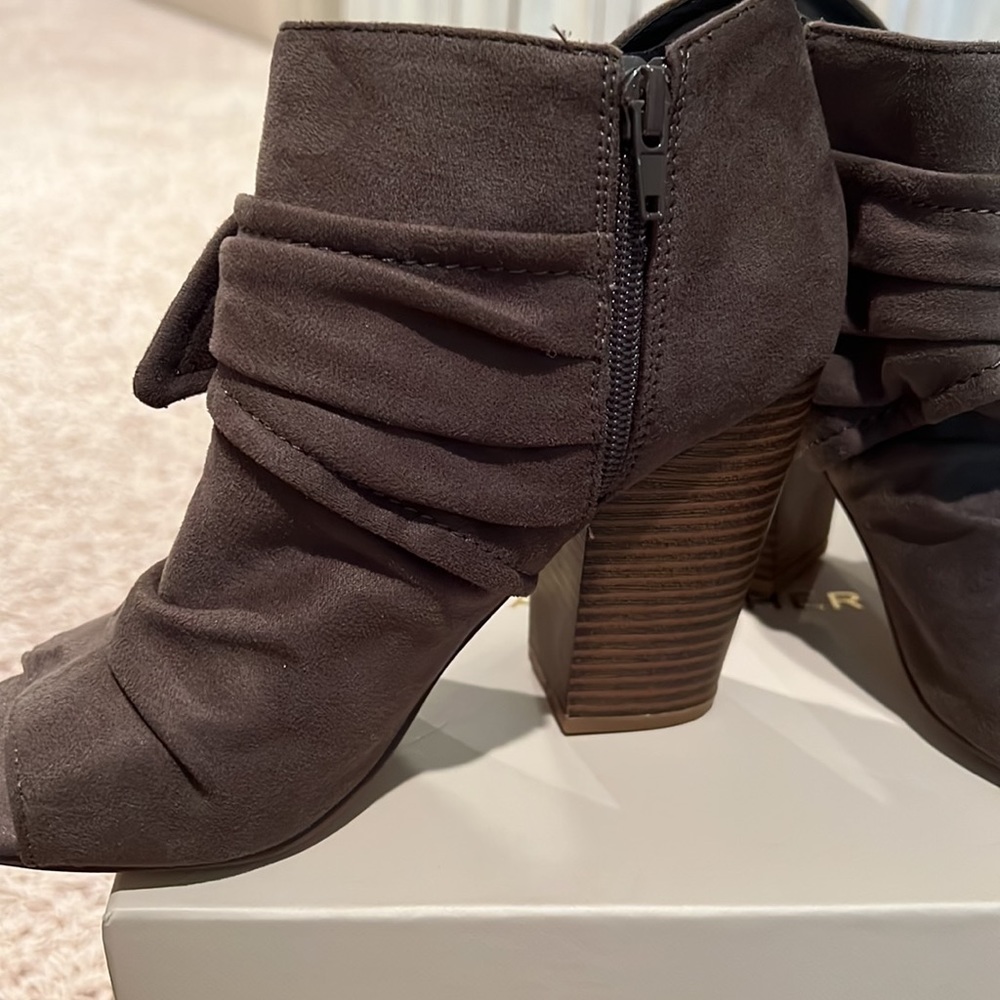 Smokey grey opened toe velvety bootie - Picture 2 of 4
